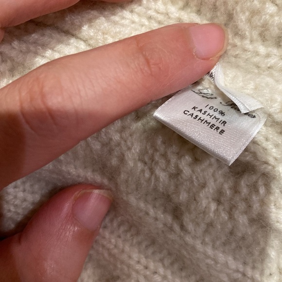 Loro Piana /  cream off white cable knit 100% Cashmere shawl Cardigan buckle XS - Picture 6 of 7